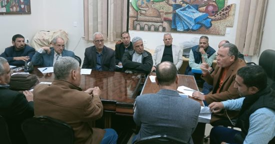 مدير تعليم أسيوط يناقش ضوابط لجان تقدير درجات امتحانات الشهادة الإعدادية