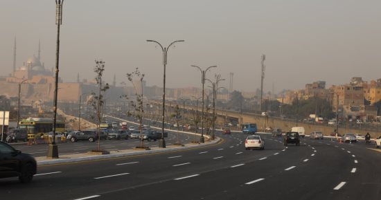 إعادة الروح لسور مجرى العيون.. إضاءة ليلية وممشى سياحى يربط مزارات آل البيت بالفسطاط.. محافظ القاهرة: فتح «العيون المغلقة» بالسور وتحويل المنطقة لمركز جذب سياحى.. ويؤكد: محور صلاح سالم الجديد يقضى على الزحام