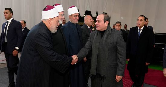 الرئيس السيسى يفتتح مسجد العزيز الحكيم بالمقطم بحضور كبار المسئولين.. صور