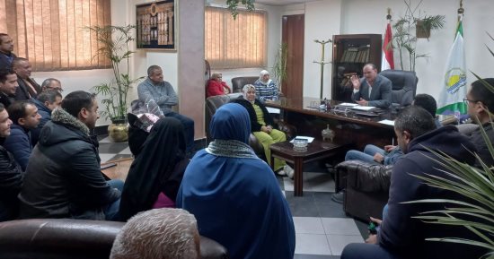 رئيس حى العجوزة يلتقى عددًا من المواطنين لبحث شكاواهم