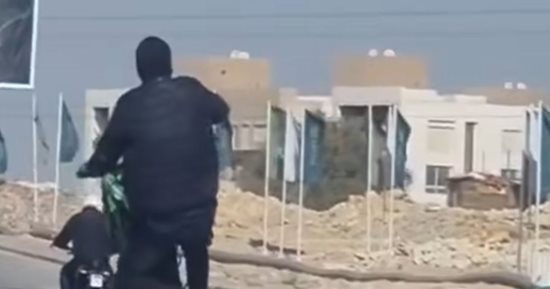 استعراض بالموتوسيكلات يرعب السائقين ويشلّ حركة المرور بـ 6 أكتوبر.. صور