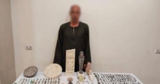 كنوز مدفونة تتحول إلى جريمة.. سقوط تاجر آثار وبحوزته 526 قطعة فرعونية بالمنيا
