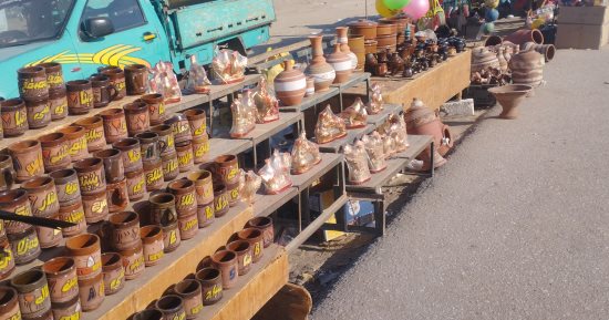 أشكال على كل لون.. صناعة الفخار تغزو الأسواق الشعبية بالمنيا