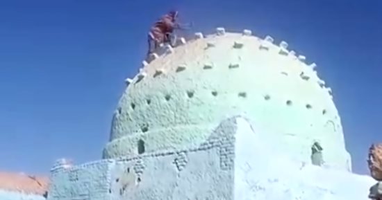 أسرة "شاب الضريح": ابننا مريض نفسى وسنتحمل تكاليف ترميم القبة