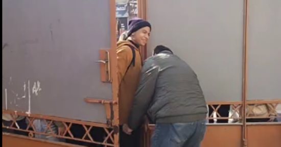 تفتيش طلاب الإعدادية بالقليوبية قبل أداء امتحانى الهندسة والدراسات.. فيديو