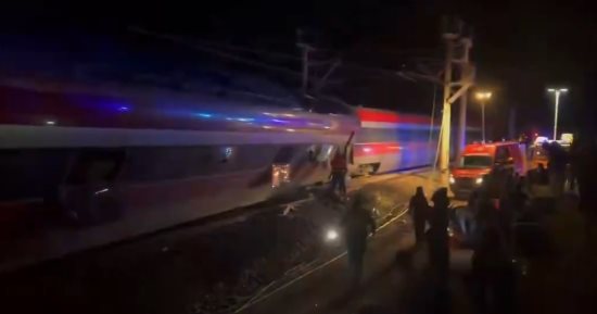ارتفاع عدد ضحايا تصادم قطارين فى إسبانيا إلى 21 قتيلا.. فيديو