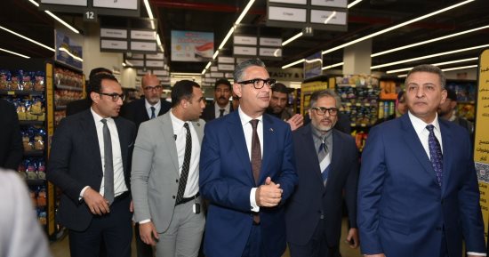 وزير التموين يعلن طرح السلع الأساسية بأسعار مخفضة.. التفاصيل