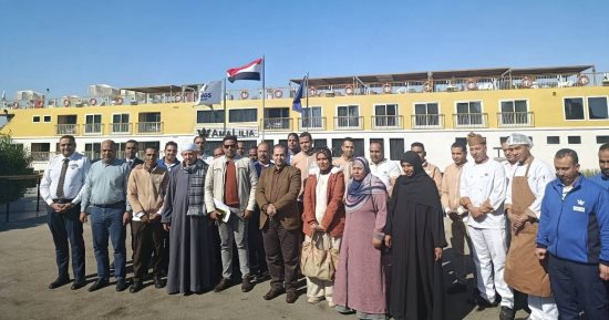 ندوات للعاملين بالمراكب النيلية حول مجال السلامة والصحة المهنية.. صور