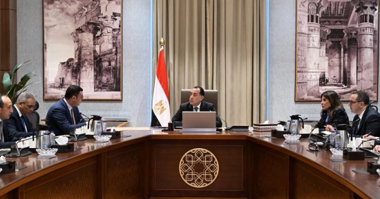 مدبولى يستعرض الخطة الزمنية لتنفيذ مشروع "علم الروم" ومراحل تسليم الأراضى