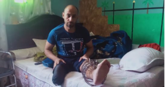 مأساة سعودى جارحى بعد بتر قدمه.. إعاقته حرمته من العمل ورؤية أبنائه