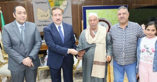 محافظ المنوفية يسلم عقود تقنين لأراضى أملاك الدولة المستوفين للاشتراطات