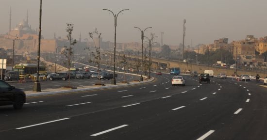 نهاية كوبرى السيدة عائشة.. بدء أعمال التفكيك بالتزامن مع تشغيل المحور البديل يمنع الزحام للأبد.. ومحافظ القاهرة: وجوده كان حلا مؤقتا.. ويؤكد: تحويل المنطقة لمتحف مفتوح يجمع الآثار الإسلامية.. صور