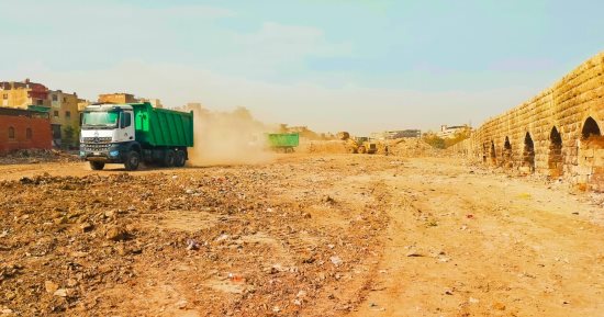 تطوير الرؤية البصرية بالعاصمة.. حملة لرفع تراكمات الرتش بسور مجرى العيون