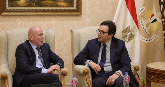 وزير الثقافة يلتقى نظيره بجمهورية رومانيا ضيف شرف معرض الكتاب