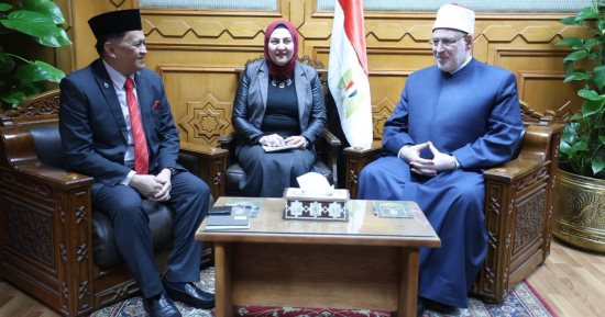 وكيل الأزهر يستقبل وزير الشؤون الدينية بولاية صباح الماليزية لبحث سبل التعاون