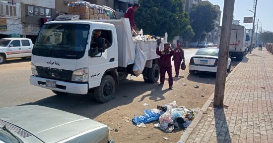 رفع 40 طن قمامة ومخلفات صلبة وأتربة بحى غرب سوهاج