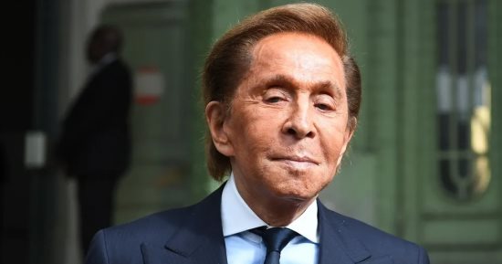 أشهر فساتين مصمم الأزياء الراحل فالنتينو.. بعد تصدره تريندات جوجل