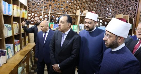 وزير الأوقاف يستقبل رئيس الوزراء فى جناح الأعلى للشئون الإسلامية بمعرض الكتاب