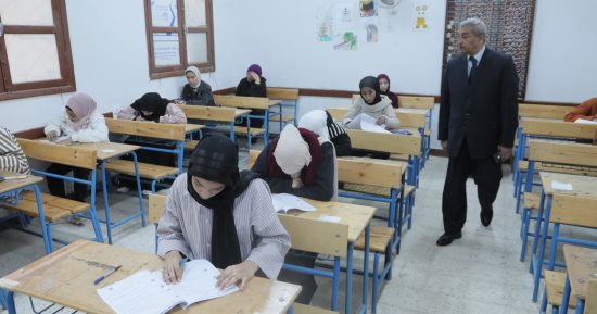 وكيل تعليم الوادى الجديد: ختام امتحانات الإعدادية دون شكاوى ونؤكد على نزاهة التصحيح