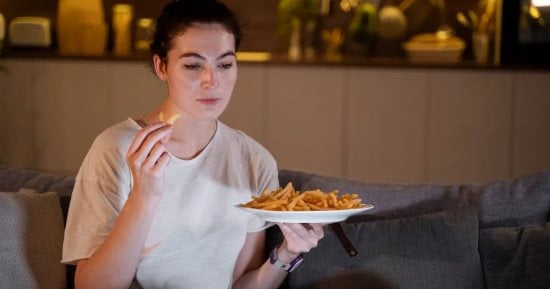 كيف يؤثر الأكل ببطء على الشهية والوزن؟ دراسة توضح أفضل طرق تناول الطعام