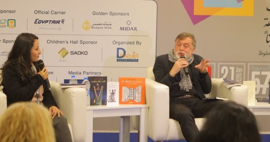 كاتب رومانى بمعرض الكتاب: سأبدأ فى كتابة عمل جديد عن مصر بعد هذه الزيارة