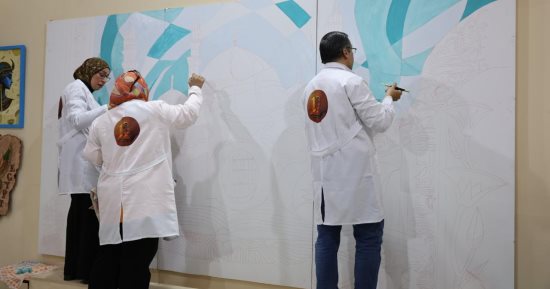 جدارية إسلامية حيّة تُزيّن جناح الأزهر لأول مرة بمعرض القاهرة الدولى للكتاب