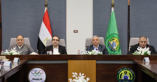 محافظ الإسماعيلية يتابع أعمال اللجنة العليا للمشروعات