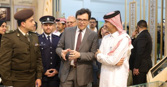 وزير الثقافة يصطحب السفير القطري في جولة تفقدية بمعرض القاهرة الدولي للكتاب الــ 57