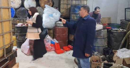 "جهاز حدائق العاشر".. يغلق ويشمع مصنع بير سلم لتدوير زيوت سيارات مستعملة بالحي 28