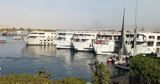 انتعاشة السياحة الشتوية تعيد حركة البواخر فى نيل أسوان.. صور