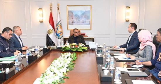 محافظ جنوب سيناء يشدد على ضرورة سرعة الانتهاء من المشروعات الجارية 