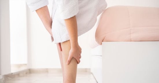 رعشة الساقين بعد الجلوس طويلا.. هل تدل على إصابتك بمرض السكر؟