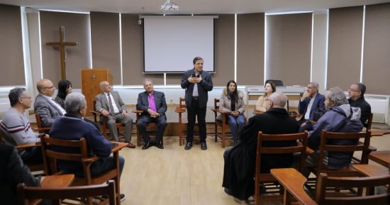 رئيس الطائفة الإنجيلية يلتقي قسوس مجمع القاهرة وزوجاتهم بمدرسة نيو رمسيس