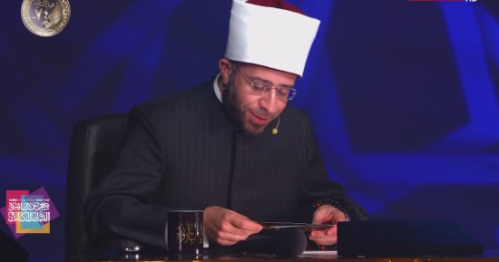 دولة التلاوة.. أسامة الأزهرى يتغزل فى مصر ويلقى قصيدة حبا فى القرآن