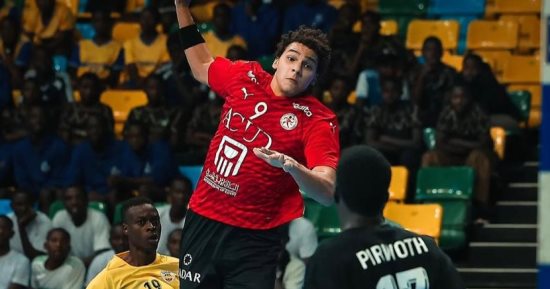 منتخب اليد يهزم أوغندا 54-13 ويحقق العلامة الكاملة بدور المجموعات بأمم أفريقيا