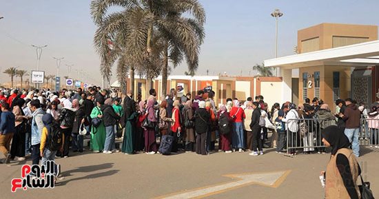 إقبال جماهيري كبير يزين اليوم الثالث لمعرض القاهرة الدولي للكتاب الـ57