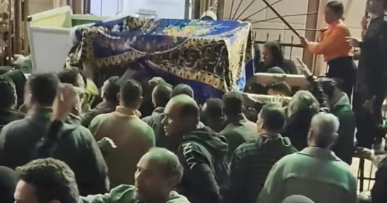 تشييع جثمانى زوجين لقيا مصرعهما حرقا داخل منزلهما بالشرقية