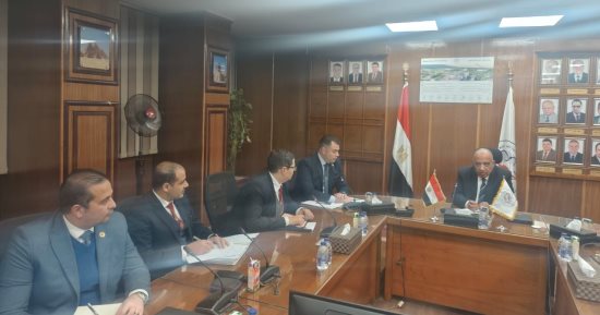 وزير الكهرباء يجتمع برئيس المحطات النووية لمتابعة تطور الأعمال بالضبعة