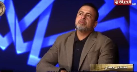 دولة التلاوة.. مصطفى حسنى: الله يسخر عبادا وجنودا فى الأرض للدفاع عن المؤمنين