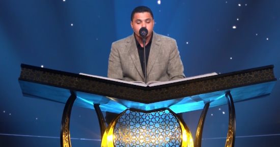 محمد كامل يبهر الجميع بتلاوته المؤثرة من سورة الأنعام.. فيديو
