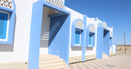 محافظ الجيزة: 50 بيتا ريفيا بدويا بقرية القصر لمواطنى الواحات البحرية