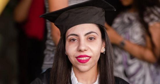 ماتعرفش المستحيل.. "رانيا" حاربت مرضها بالهاند ميد وفوانيس رمضان 