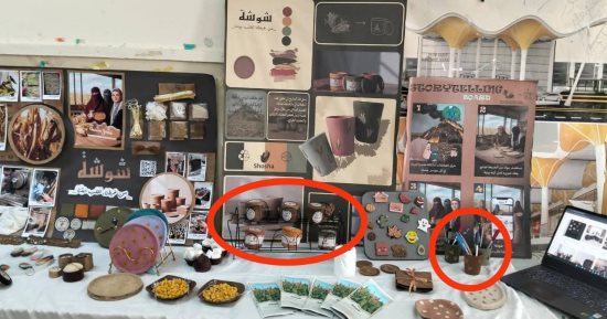 «شوشة» من غيطانا لقلب بيتنا.. طلاب كلية الفنون التطبيقية جامعة بنى سويف يصنعون أطباق وعلب وحوامل من أوراق الذرة.. ثلاث طالبات يحولن أوراق النباتات إلى خط إنتاج لتصنيع منتجات صديقة للبيئة بدلا من حرقها.. صور