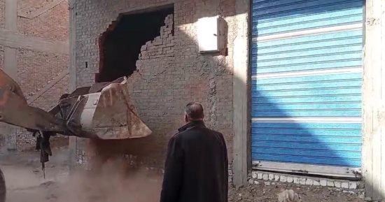 حملة لإزالة التعديات ومخالفات البناء فى مدينة أوسيم.. صور