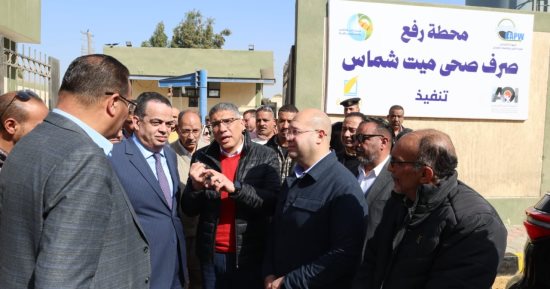 محافظ الجيزة يشهد تجارب التشغيل الأولية لمحطة رفع الصرف الصحى بميت شماس