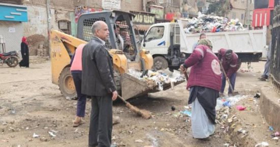 رفع 30 طن من القمامة والمخلفات الصلبة والأتربة بمركز المنشاة فى سوهاج