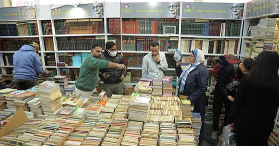 معرض القاهرة الدولى للكتاب يستقبل زواره فى يومه الرابع