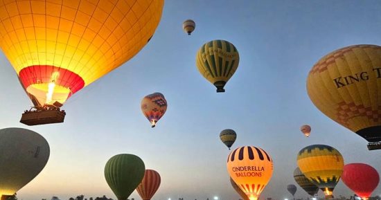 عودة رحلات البالون الطائر بتحليق 52 رحلة على متنها 1500 سائح.. صور