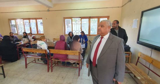 وكيل تعليم الأقصر يتابع أعمال تصحيح الشهادة الإعدادية قبل إعلان النتائج..صور