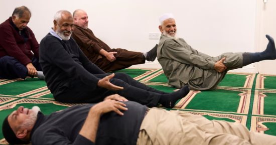 بيلاتس بعد الصلاة.. مبادرة من مساجد بريطانيا إلى العالم.. ما القصة؟ صور